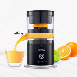 Ufesa Squeeze & Go Electric citrus juicer with USB-C charging capability.