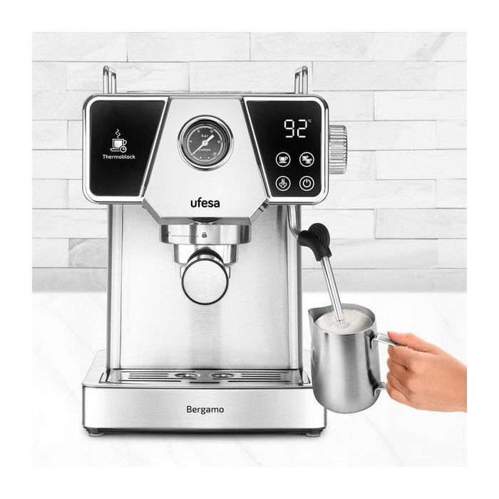 Ufesa UFESA Bergamo espresso aparat za mleti kavni prah, 20 barov pritiska, z manometrom, Thermoblock ogrevanjem in penilcem mleka